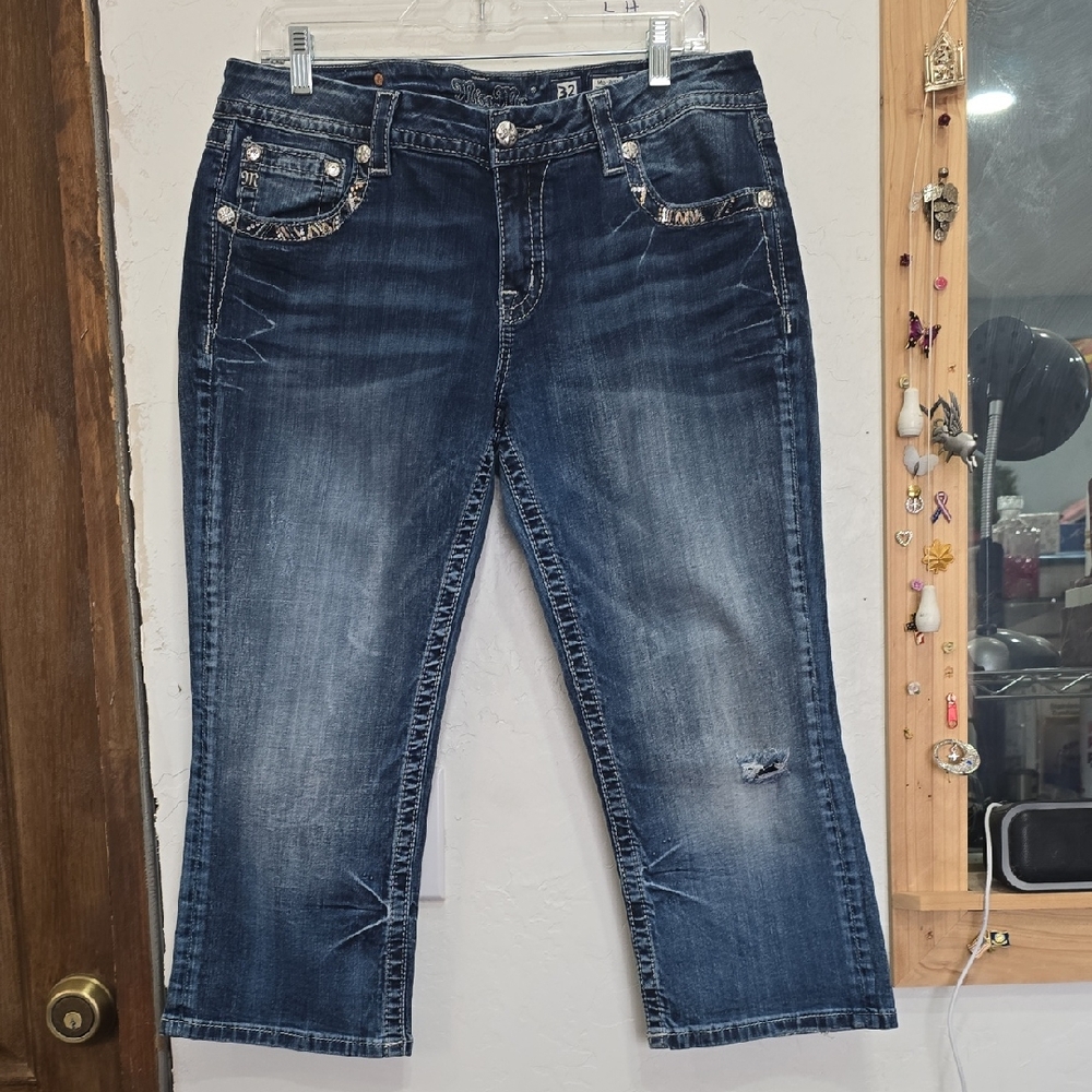 Miss Me Women's Capris in Dark Blue Wash with Whiskering